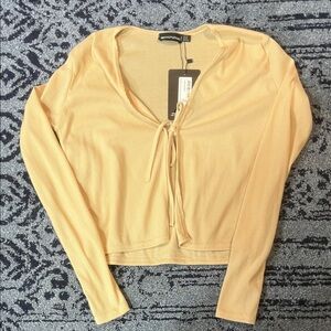 NWT: PRETTY LITTLE THING Long Sleeve Tie-Front Top SIZE 6